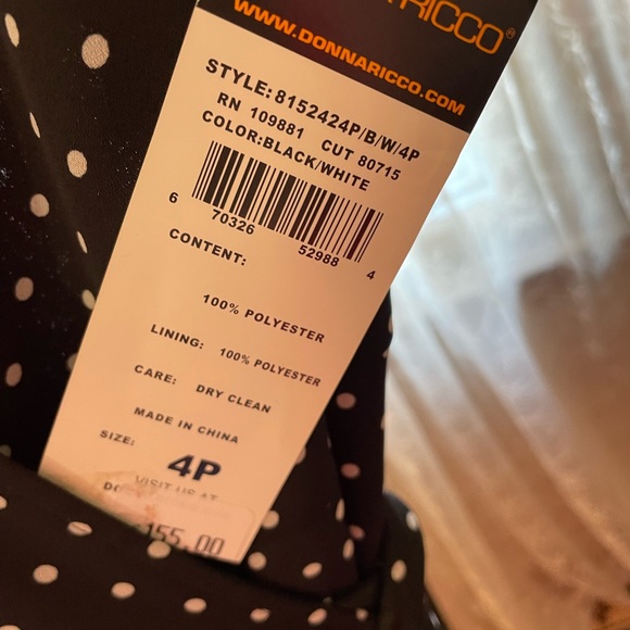 Donna Ricci Dress, NWT wrap around with attached fabric belt to tie. - Picture 4 of 8